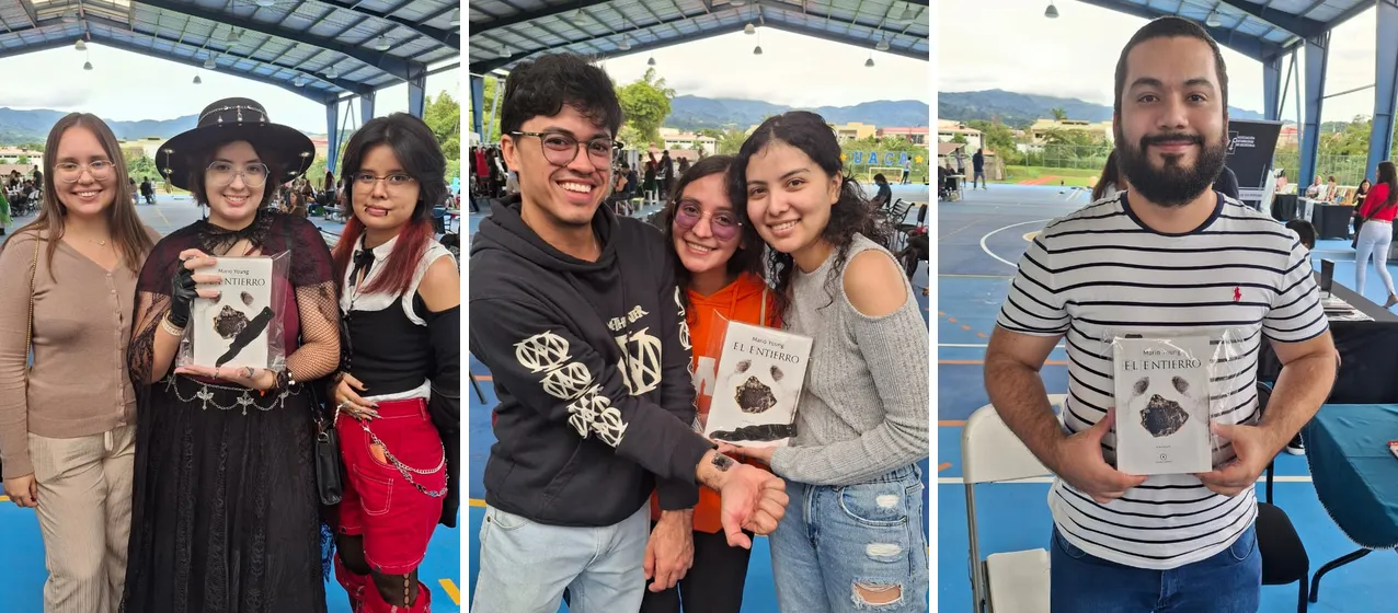 Lectores con su ejemplar de El Entierro en la feria de la UACA