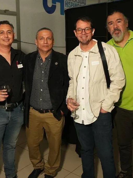 Mario Young junto a los arquitectos y autores Gerardo Díaz, Leonardo González y Andy Perdomo