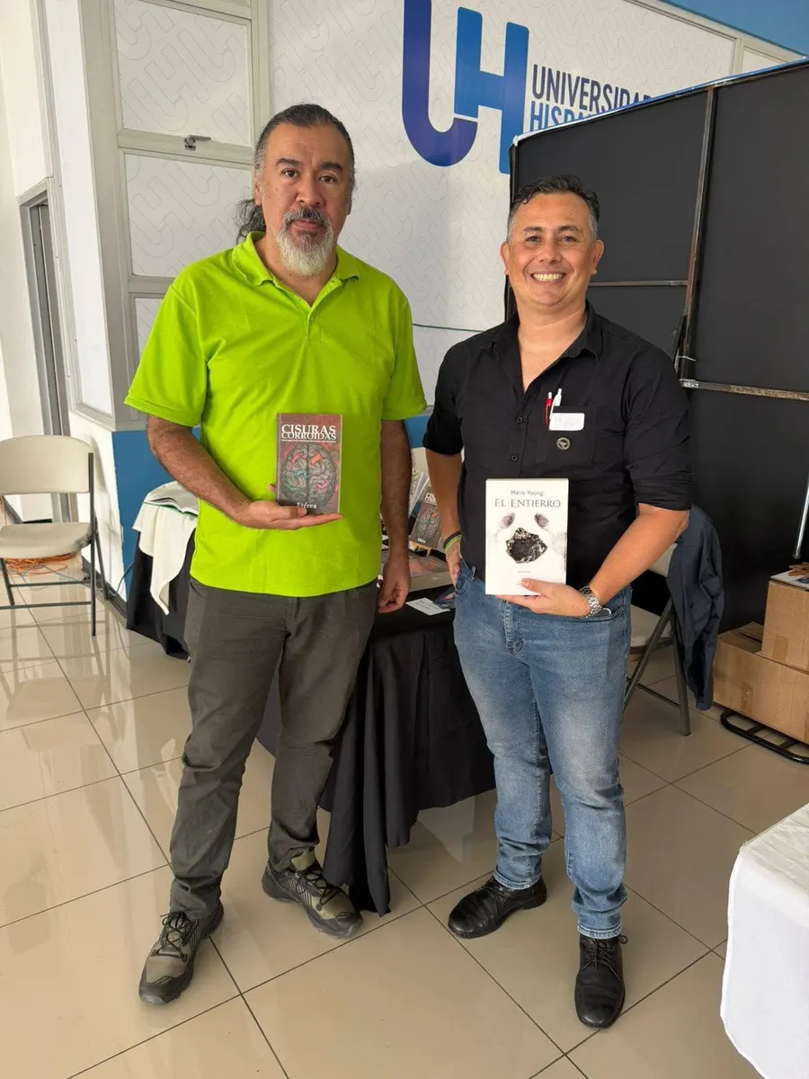 Mario Young junto al arquitecto y autor Andy Perdomo en + Qué Arquitectas